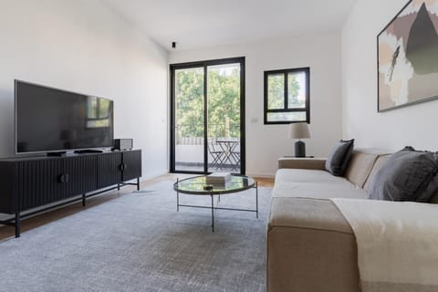 TV and multimedia, Living room, Seating area, Evening entertainment