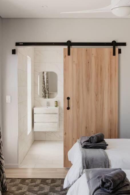 Albatross Lodge - Silwerstrand Golf and River Estate House in Western Cape