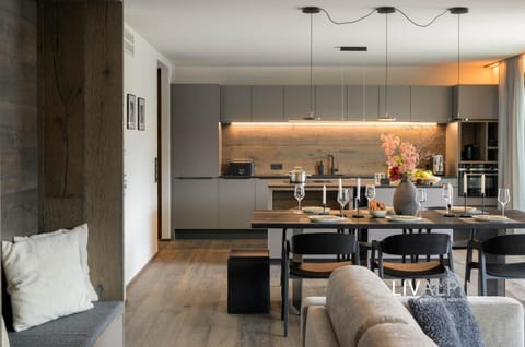 Dining area, kitchen