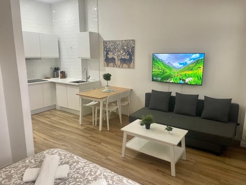 TV and multimedia, Kitchen or kitchenette, Living room
