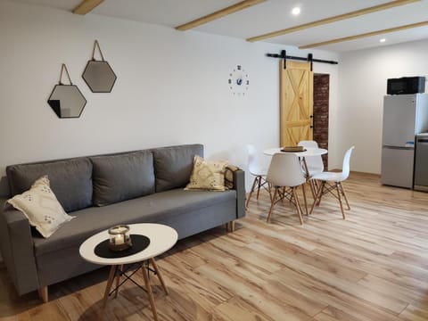 Kitchen or kitchenette, Living room, Seating area, Dining area