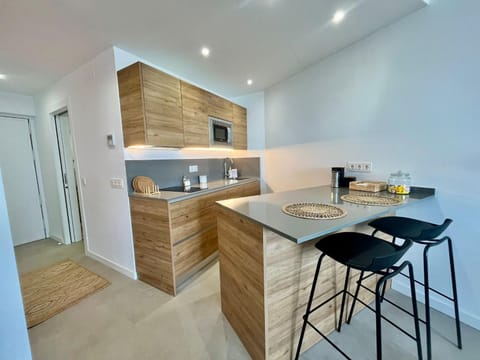 Kitchen or kitchenette, Dining area, oven, stove