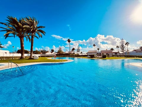 Day, Natural landscape, Pool view, Swimming pool, Swimming pool, sunbed