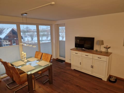 TV and multimedia, Living room, Dining area
