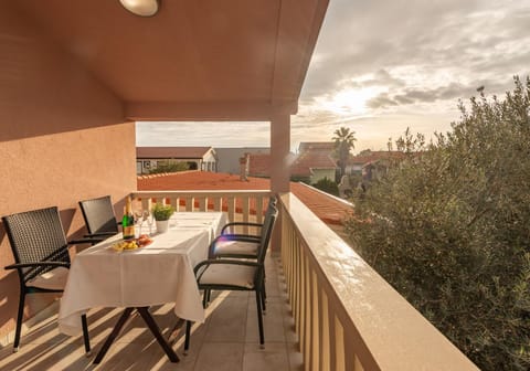 Balcony/Terrace, Dining area
