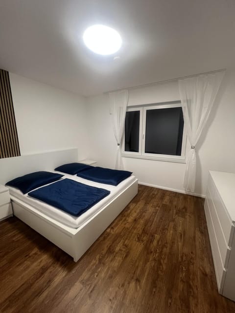 Schöne Ferienwohnung in Buxtehude- Zentral -Lade Säule -6Person Apartment in Schleswig-Holstein