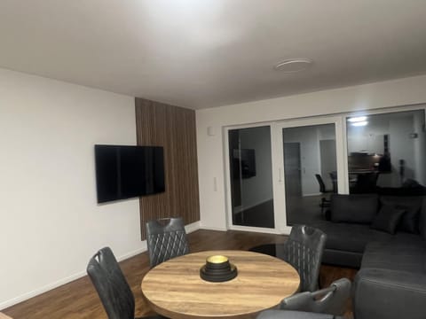 Schöne Ferienwohnung in Buxtehude- Zentral -Lade Säule -6Person Apartment in Schleswig-Holstein