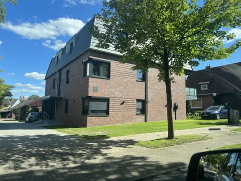 Schöne Ferienwohnung in Buxtehude- Zentral -Lade Säule -6Person Apartment in Schleswig-Holstein