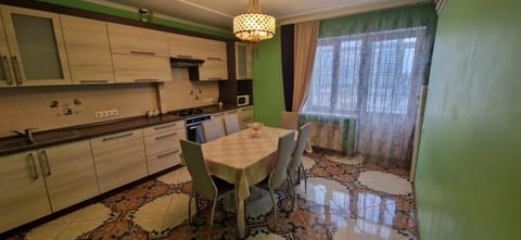 Kitchen or kitchenette, Dining area, stove
