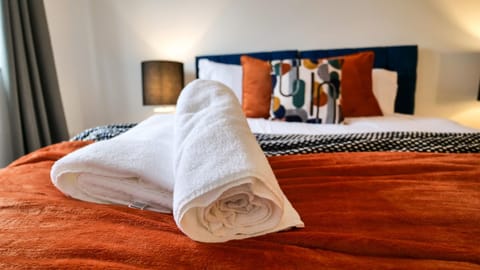 Bed, Photo of the whole room, Bedroom, towels