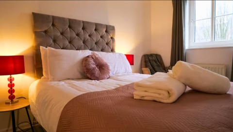 Property building, Bed, Bedroom, wardrobe
