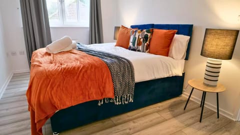 Property building, Bed, Bedroom, wardrobe