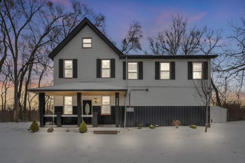 Modern Luxury in Tremont - 6Bed 3bath Fee parking House in Cleveland Heights