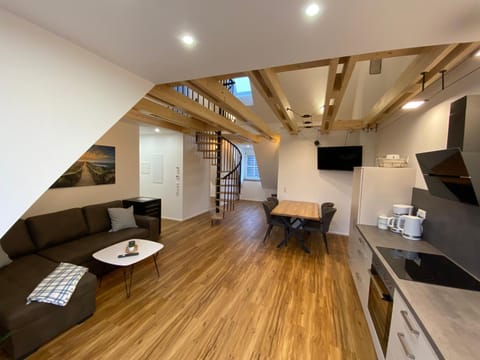 Kitchen or kitchenette, Seating area, Dining area, stove
