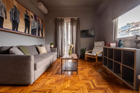 TV and multimedia, Living room, Seating area, air conditioner
