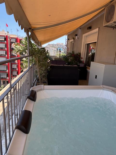 Hot Tub, Hot Tub