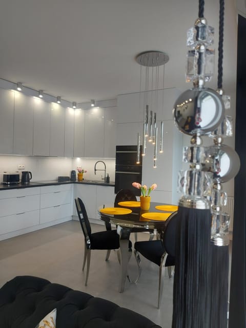 Kitchen or kitchenette, Dining area, dishwasher, pet friendly, stove