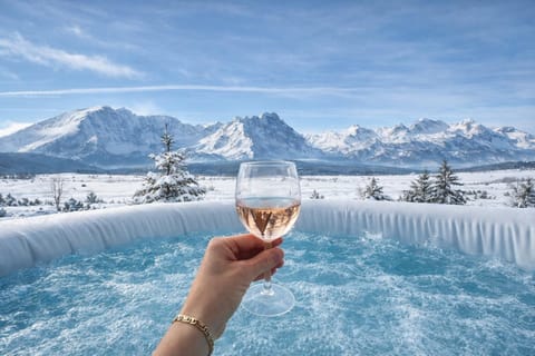 Hot Tub, Landmark view, Mountain view