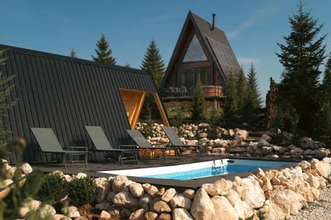 Property building, Hot Tub, Sauna, Sauna, Swimming pool