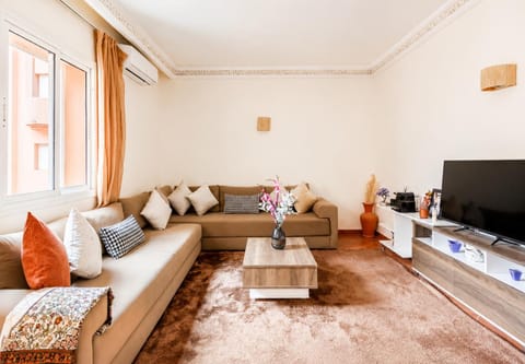Communal lounge/ TV room, TV and multimedia, Living room, Seating area, Evening entertainment