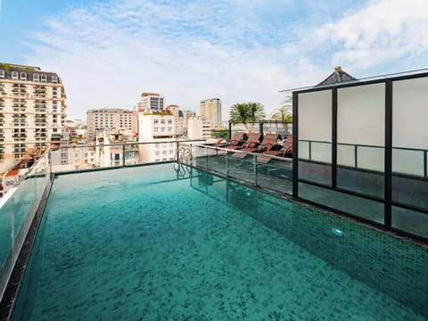 Property building, Day, Pool view, Swimming pool, sunbed