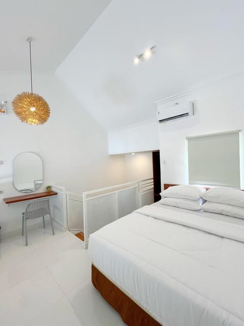 Bed, Photo of the whole room, Bedroom, air conditioner