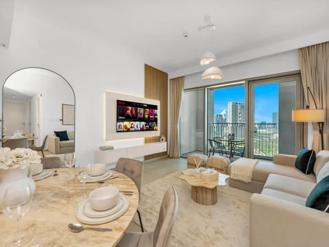 Communal lounge/ TV room, TV and multimedia, Living room, Seating area, Dining area, Evening entertainment
