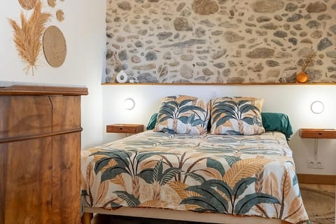 View (from property/room), Photo of the whole room, Decorative detail, Bedroom