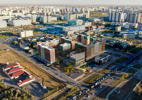 Property building, Day, Neighbourhood, Bird's eye view, City view, Street view, Location, Parking