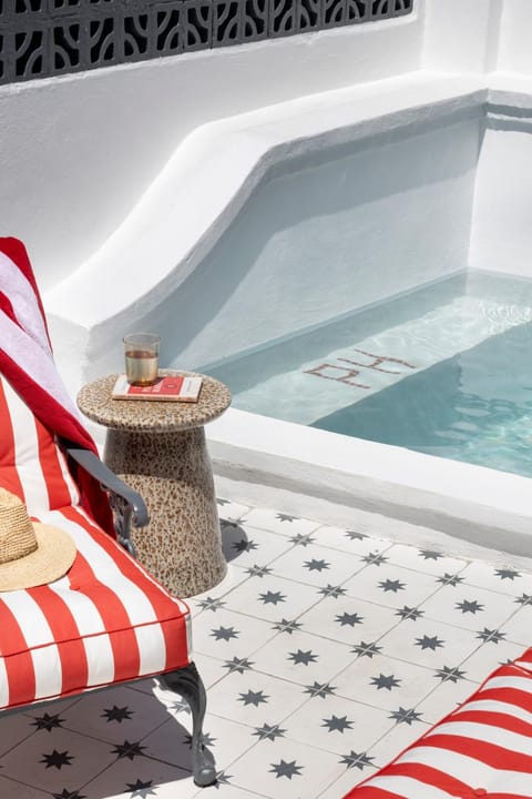 Pool view, Swimming pool, sunbed