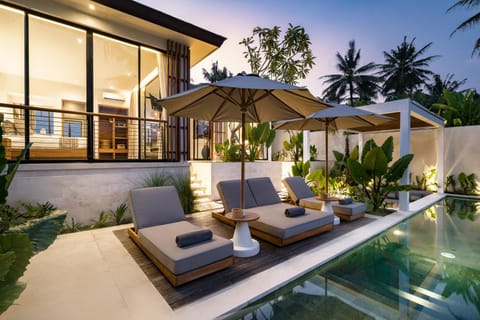 Property building, Garden, Living room, Seating area, Garden view, Pool view, Swimming pool, sunbed