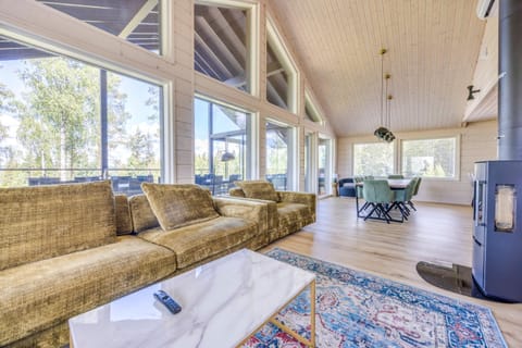 Living room, Dining area, fireplace