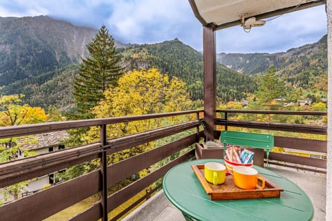 Day, Natural landscape, View (from property/room), Balcony/Terrace, Seating area, Dining area, Mountain view