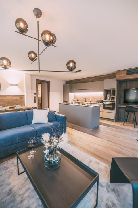 TV and multimedia, Kitchen or kitchenette, Living room, Seating area, Evening entertainment