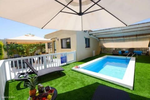 Property building, Garden, Swimming pool, sunbed