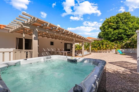Garden, Hot Tub