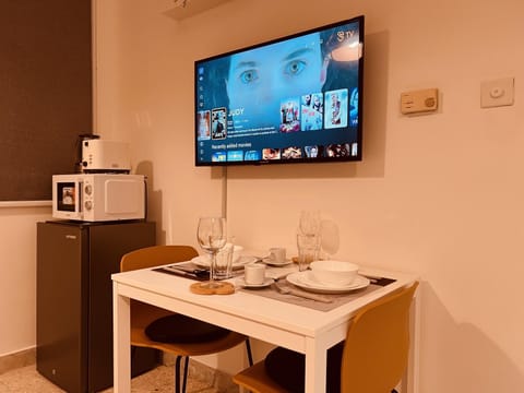 TV and multimedia, Coffee/tea facilities, Dining area