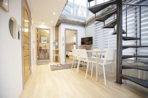 Living room, Dining area