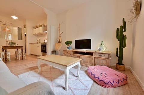 Communal lounge/ TV room, TV and multimedia, Kitchen or kitchenette, Living room, Seating area, Dining area, Evening entertainment