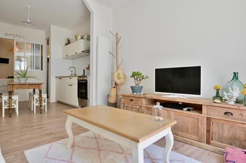 Communal lounge/ TV room, TV and multimedia, Kitchen or kitchenette, Dining area, Evening entertainment, minibar, oven, pet friendly