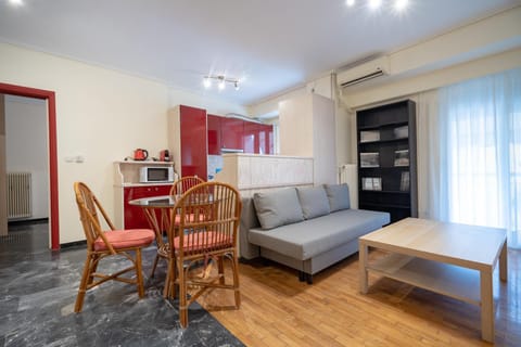 Kitchen or kitchenette, Living room, Seating area, Dining area