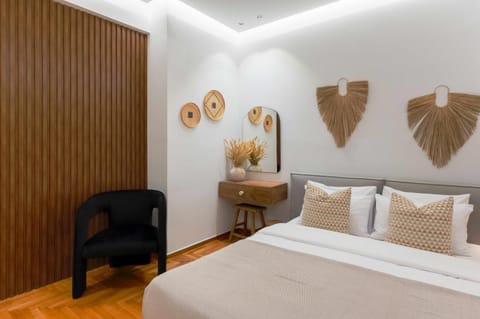 Bed, Living room, Photo of the whole room, Seating area, Bedroom, wardrobe