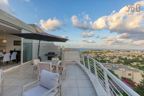 Property building, Patio, Day, Natural landscape, View (from property/room), Balcony/Terrace, Living room, Seating area, Sea view