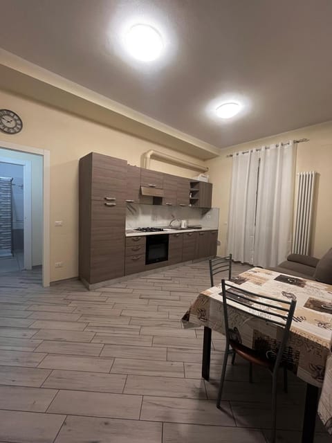 Kitchen or kitchenette, Dining area, oven, stove