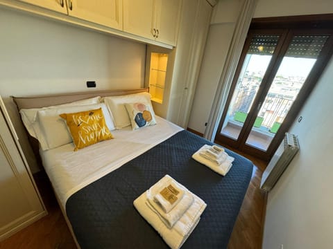 Bed, Balcony/Terrace, Photo of the whole room, Bedroom, towels, wardrobe
