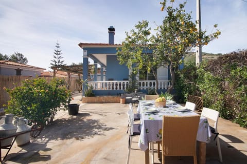 Property building, Balcony/Terrace, Living room