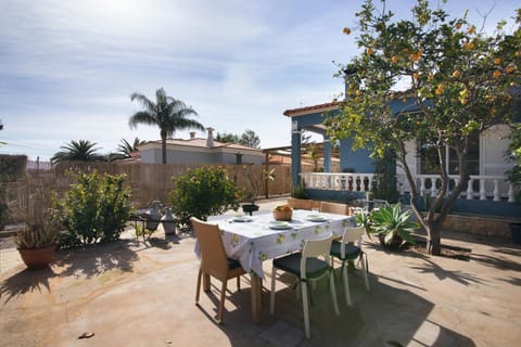 Property building, Balcony/Terrace, Living room