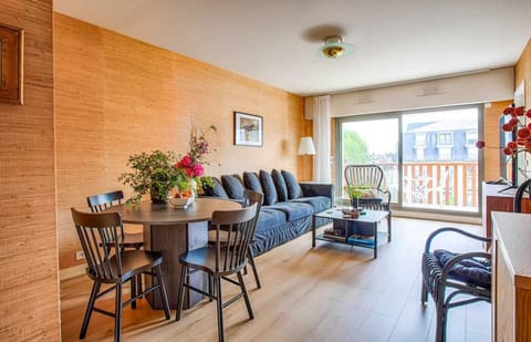 Facade/entrance, Living room, Dining area