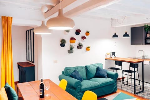 Communal lounge/ TV room, TV and multimedia, Kitchen or kitchenette, Living room, Seating area, Dining area