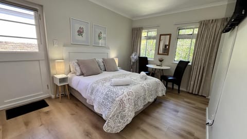 Seating area, Bedroom